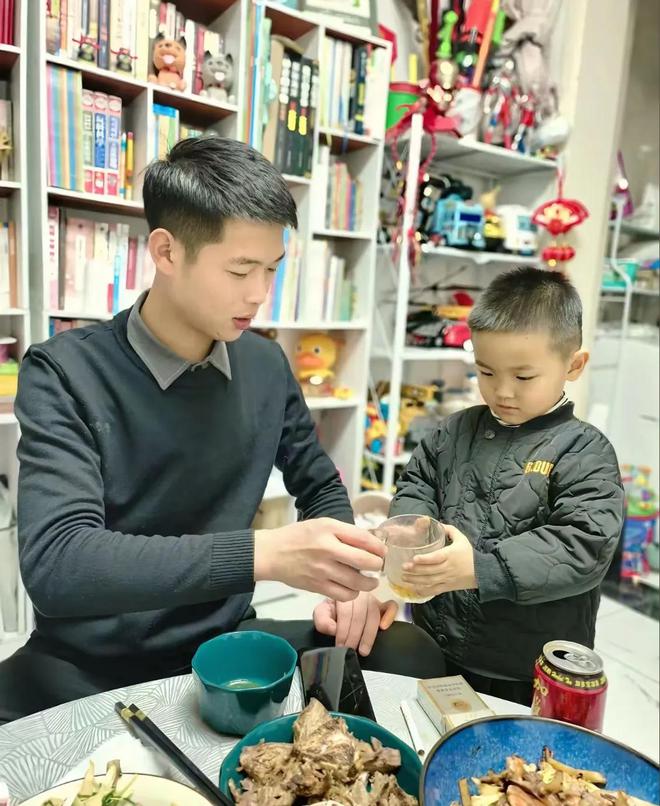 是家中独子 还没结婚1周前还发动态冰球突破突发！郑州帅哥刘海洋去世(图13)