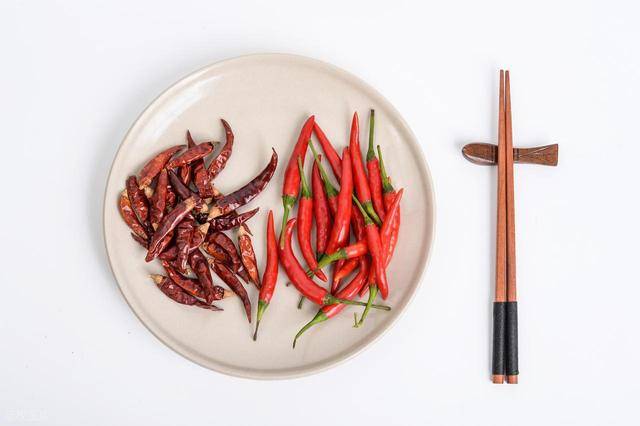 想吃？辛辣食物的“魔法”揭秘冰球突破网站为什么辣到冒汗还(图3)